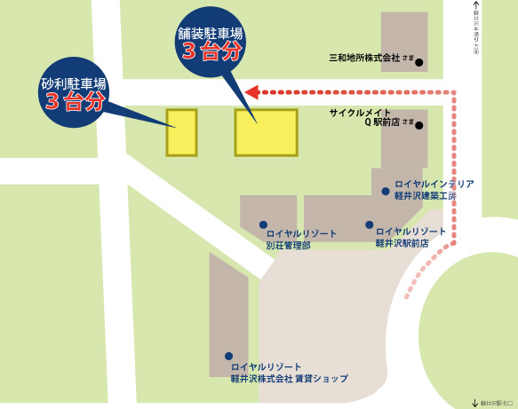 店舗の裏手に舗装駐車場3台分、砂利駐車場3台分ございます。